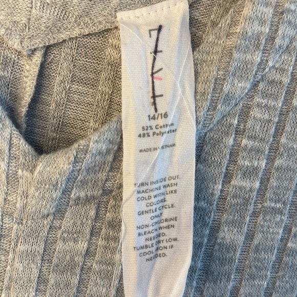 Livi Gray V-Neck Ribbed Women's Top Size 14/16 - Picture 3 of 8